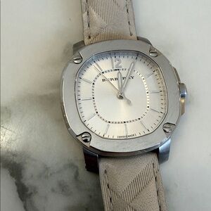 Excellent condition: Burberry “the Britain” ladies 34mm wristwatch